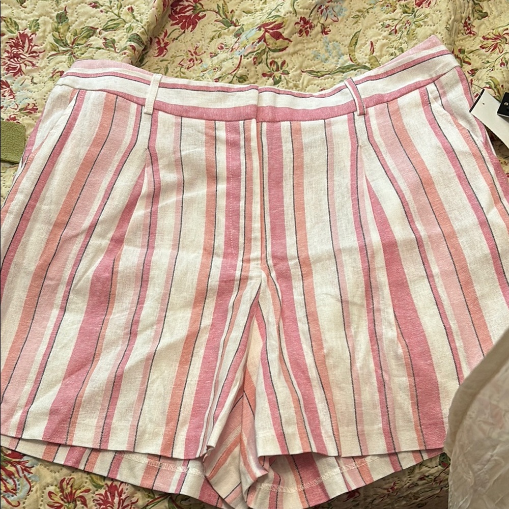 🌻Women's Striped Pink and White Shorts